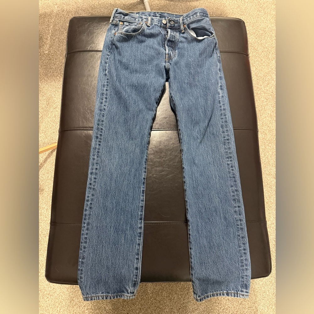 Levi's 501 button fly 32 x 34 EUC
